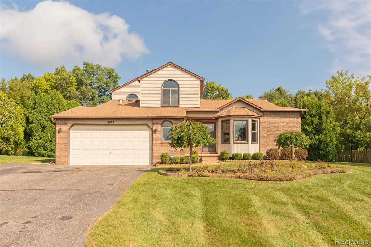 3477 Pine Creek DR, Brighton, MI 48114