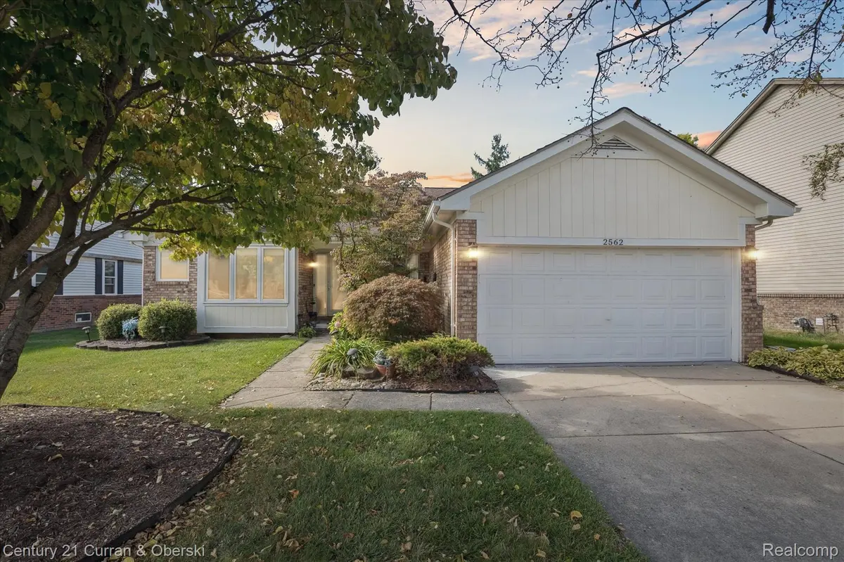 2562 Woodmont DR E, Canton Charter Township, MI 48188