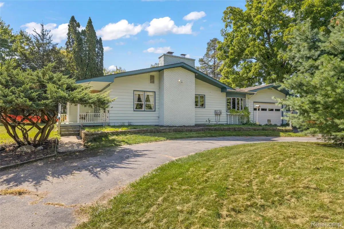 12982 Sutherland RD, Brighton, MI 48116
