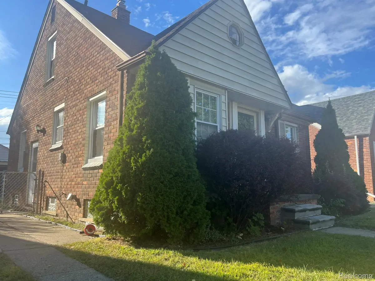 2045 N Vernon ST, Dearborn, MI 48128