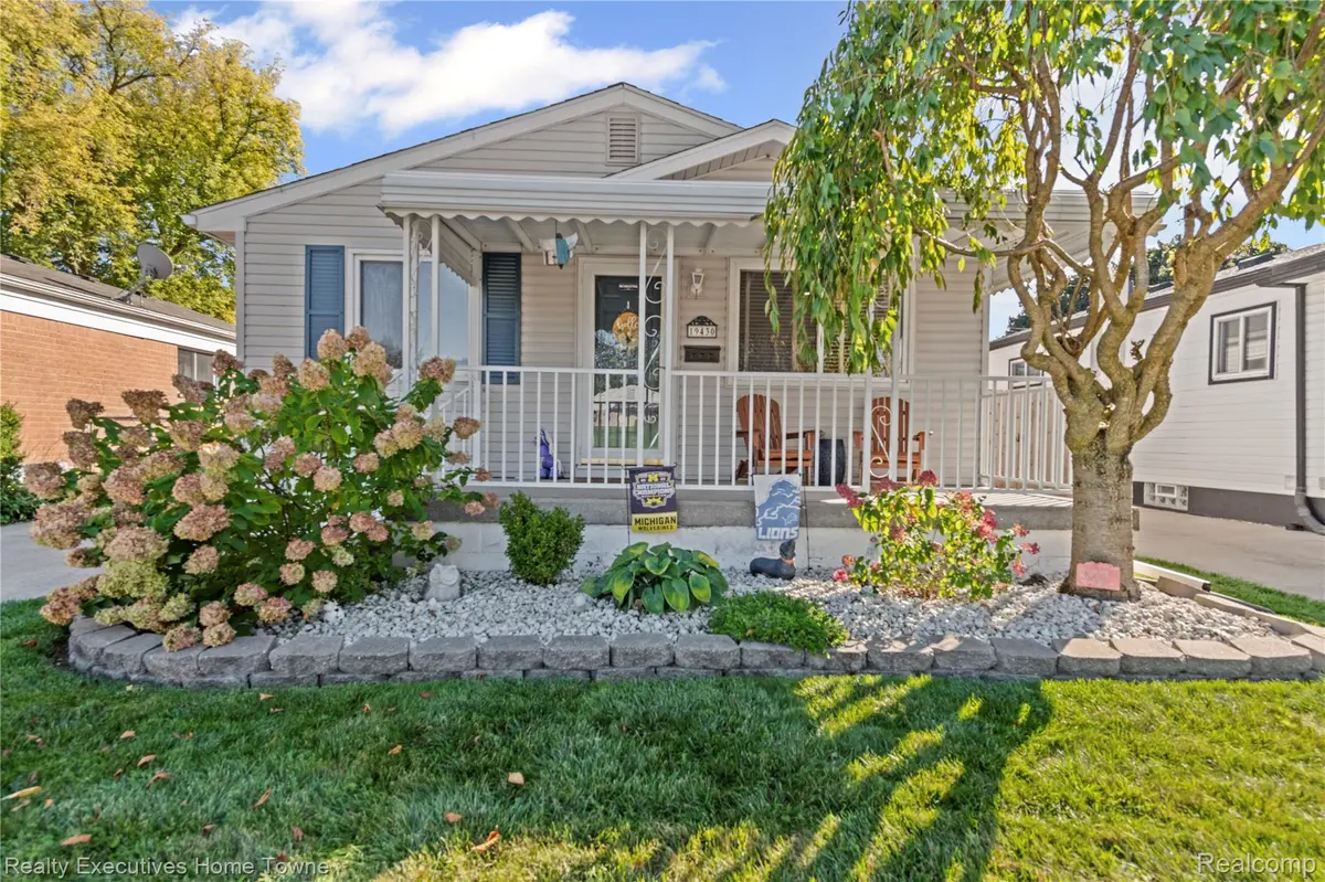19430 Williamson ST, Clinton Charter Township, MI 48035