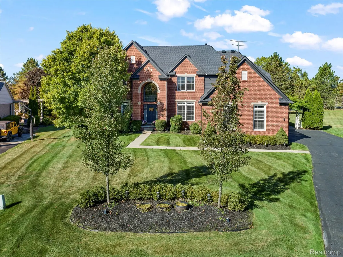 4476 Woodcliff CT, Oakland Charter Township, MI 48306