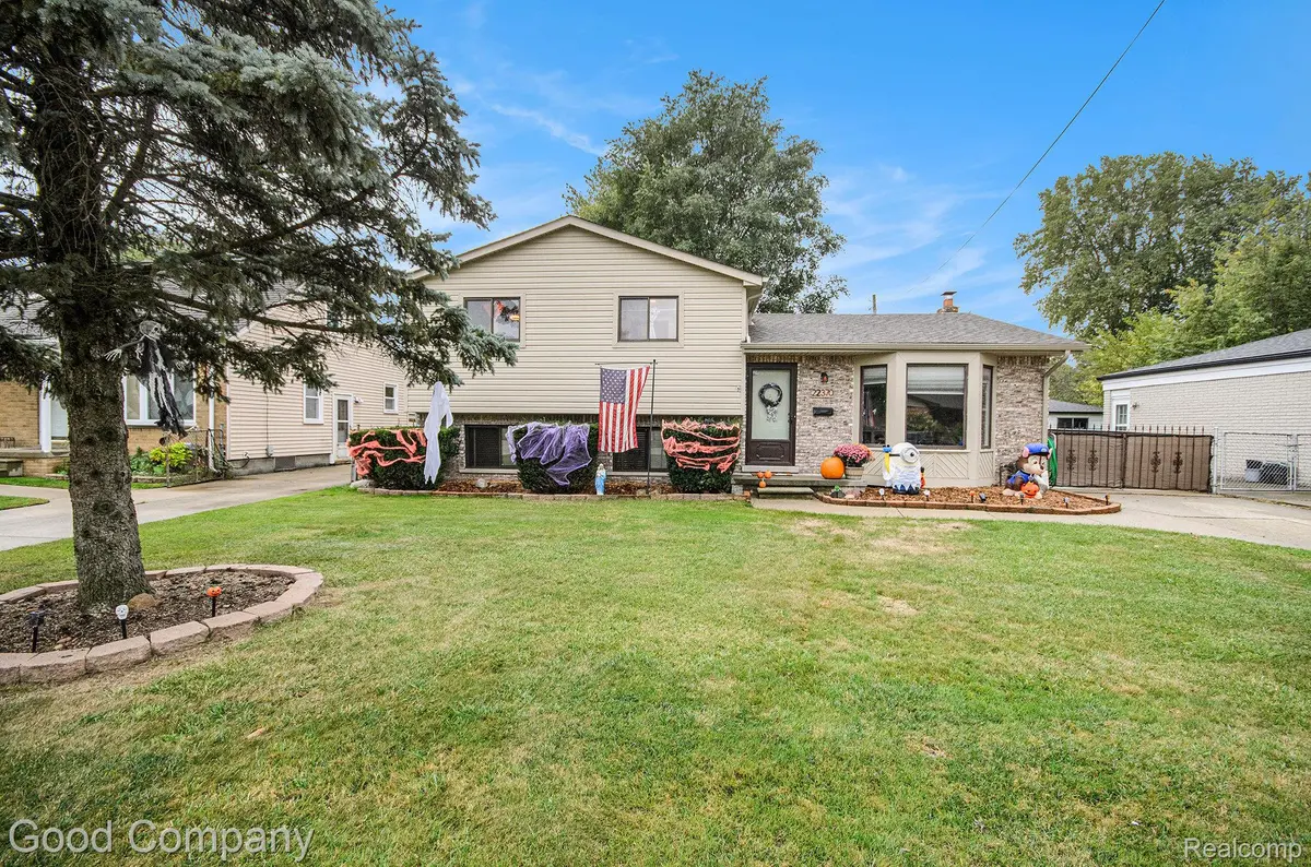 22370 Saint Gertrude ST, St. Clair Shores, MI 48081