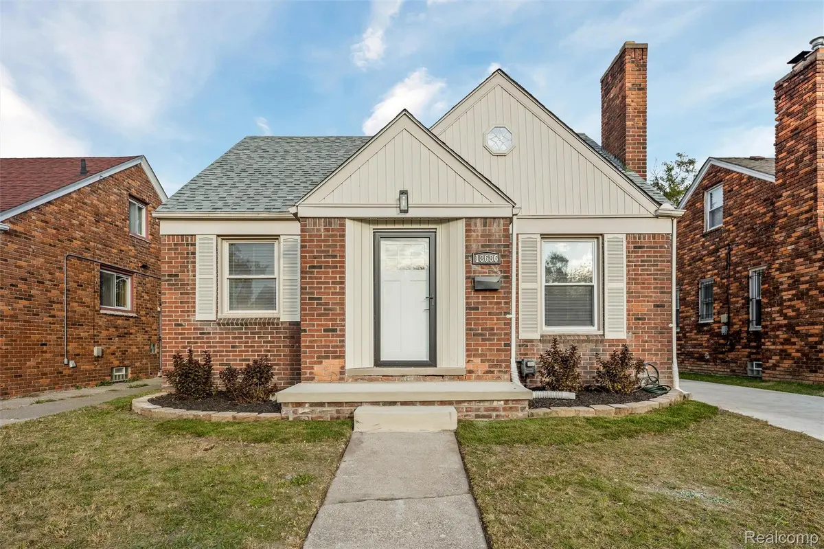 18686 Snowden ST, Detroit, MI 48235
