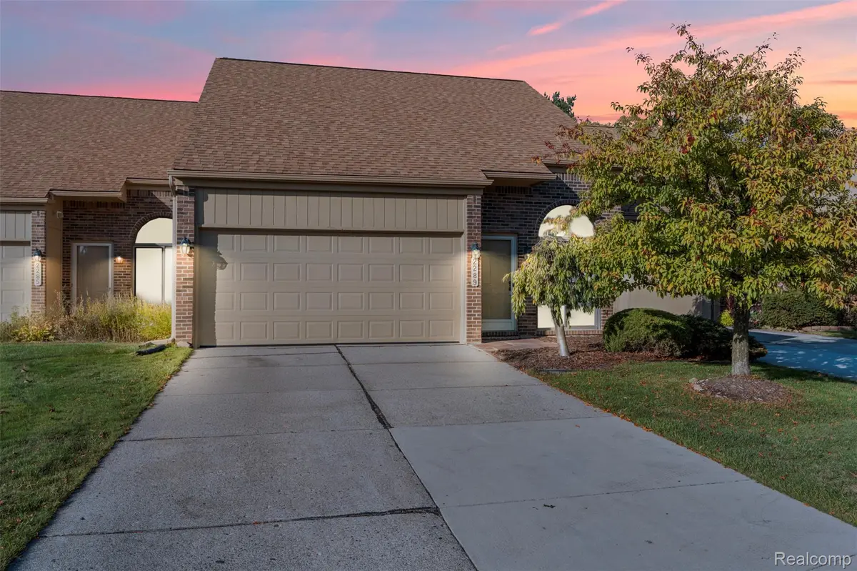 2289 Rochelle Park DR, Rochester Hills, MI 48309