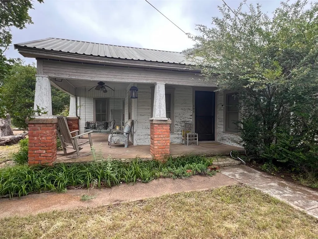101 E Commerce Street, Gustine, TX 76455