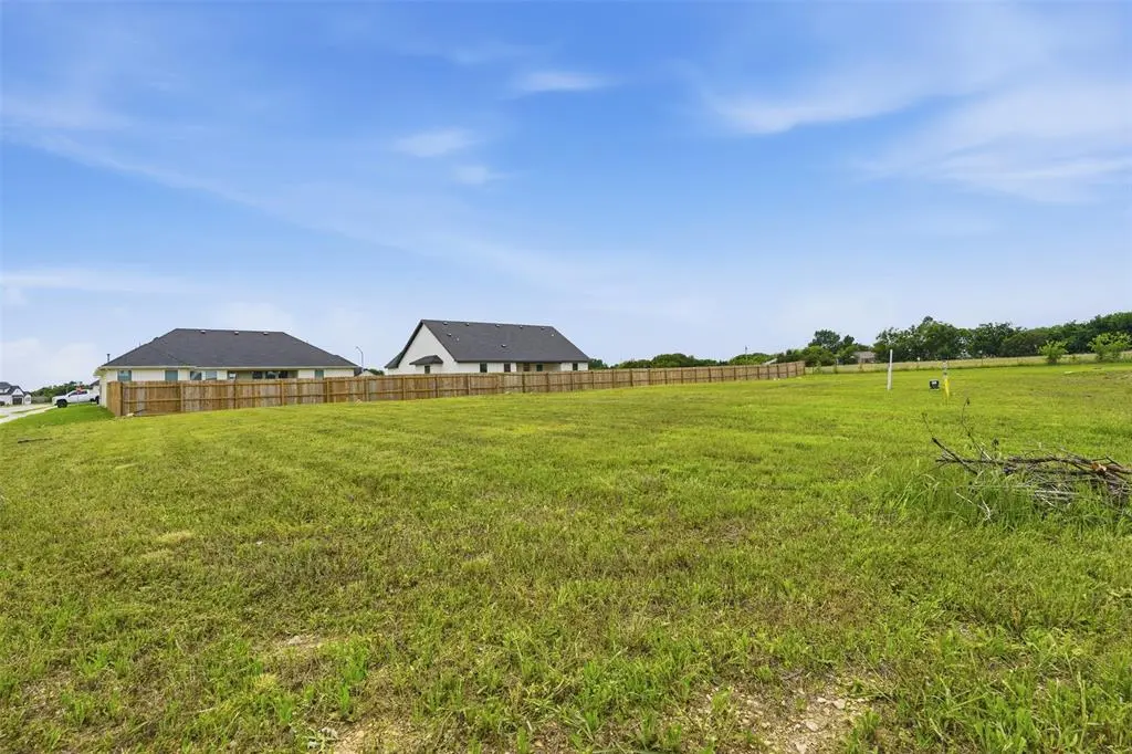585 Highview Court, Godley, TX 76044