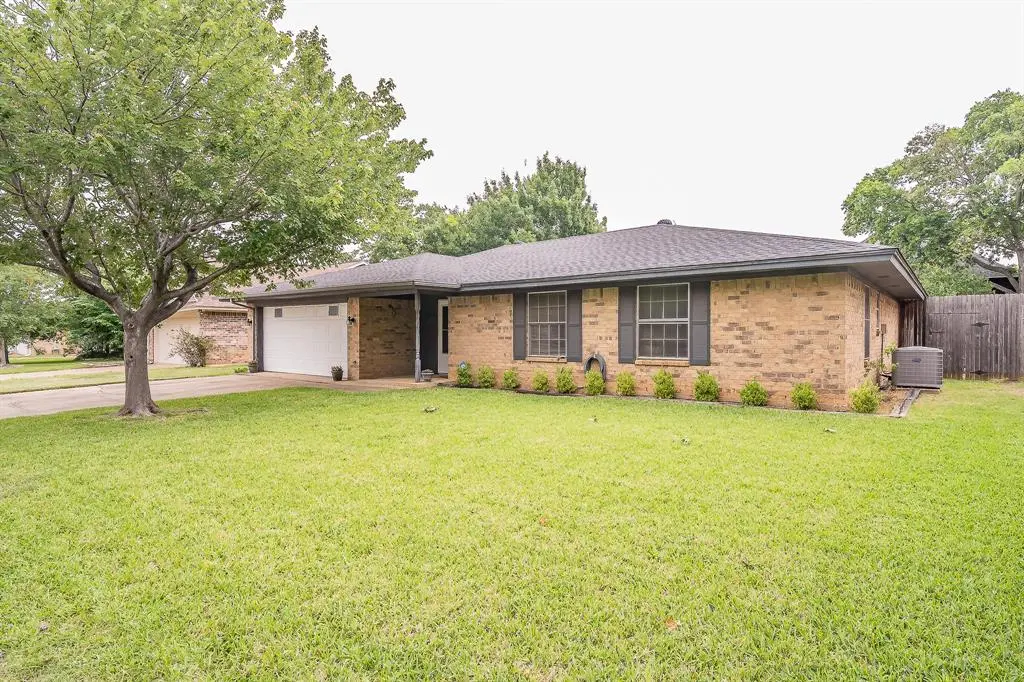 500 Emerson Drive, Euless, TX 76039