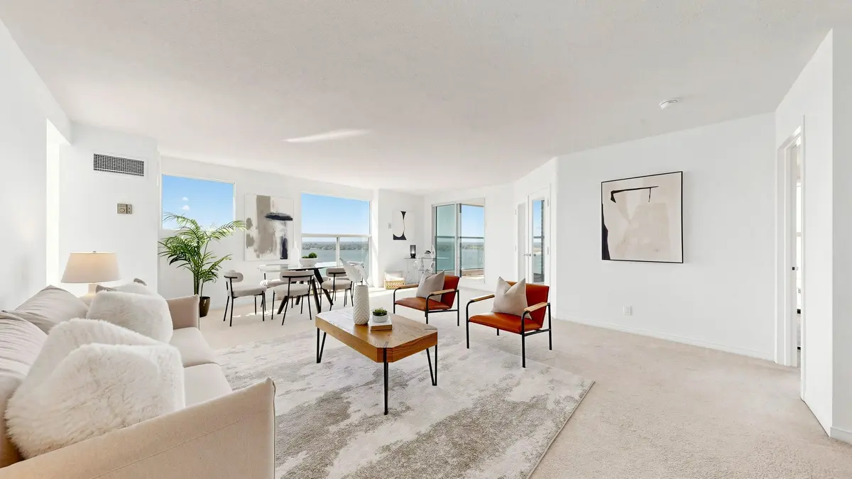 99 Harbour SQ #2108, Toronto C01, ON M5J 2H2