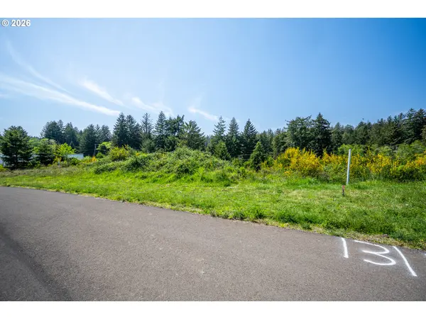 83615 Clear Lake RD #13, Florence, OR 97439