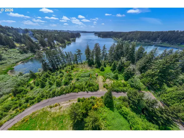 83615 Clear Lake RD #13, Florence, OR 97439