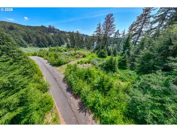 83615 Clear Lake RD #13, Florence, OR 97439