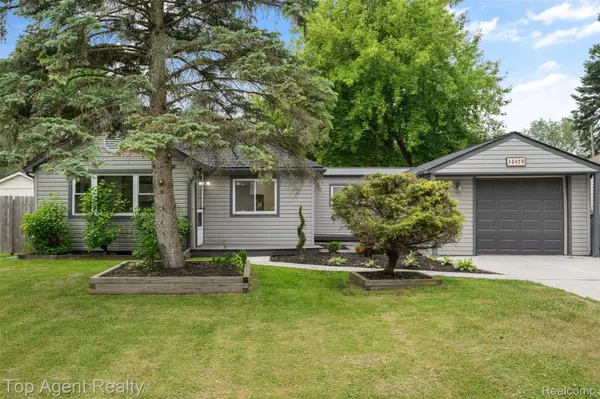 38479 Albert BLVD, Clinton Charter Township, MI 48036