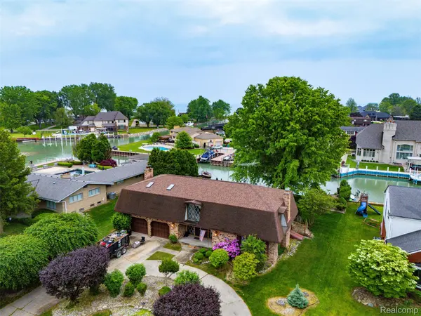 49748 Regatta Street, Chesterfield Township, MI 48047