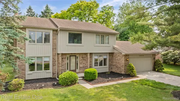 28840 E King William DR, Farmington, MI 48331