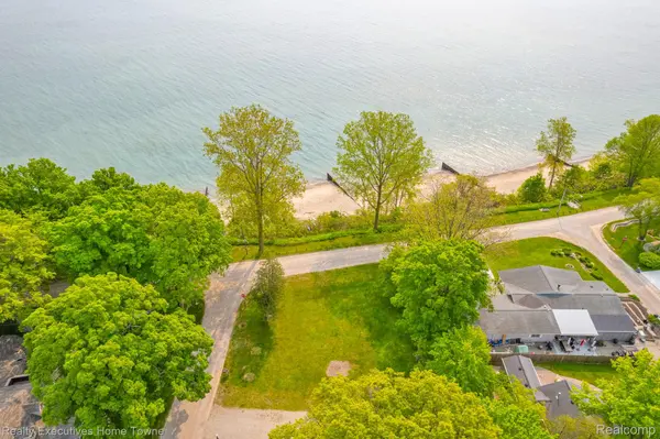 7102 Lakeview DR, Worth Township, MI 48450