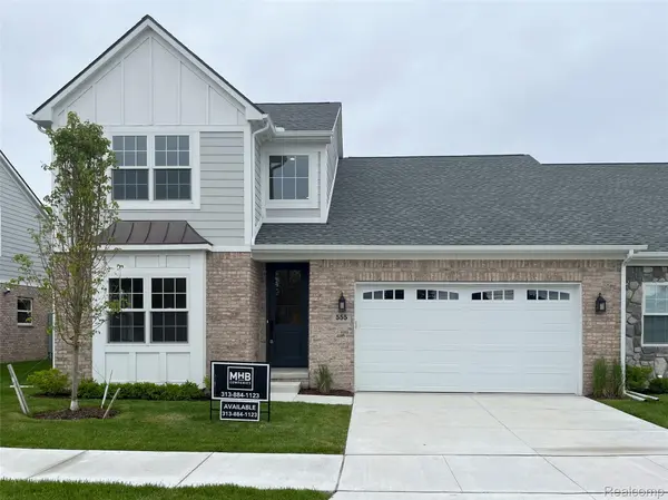 585 HERITAGE Pl, St. Clair Shores, MI 48080