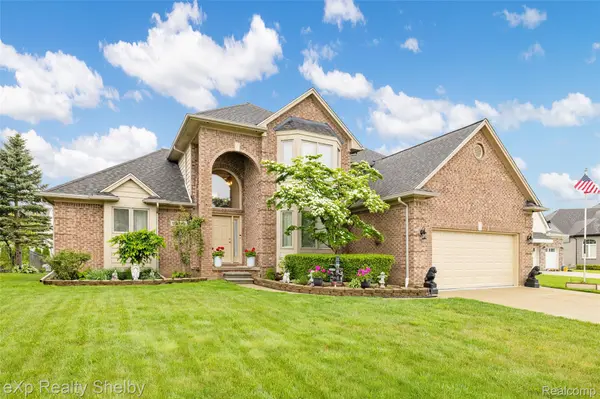 52381 Monaco DR, Macomb Township, MI 48042