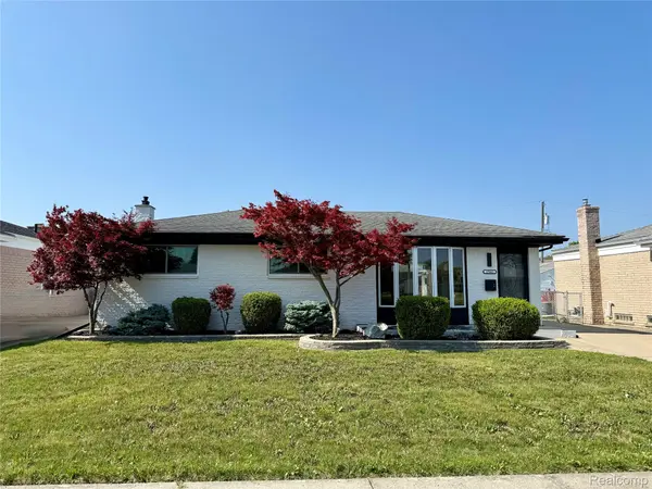 27661 Larry ST, Roseville, MI 48066