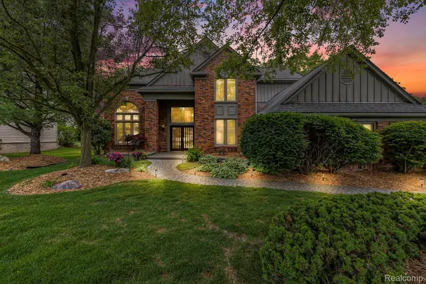 5064 Silverwood DR, West Bloomfield Charter Township, MI 48322