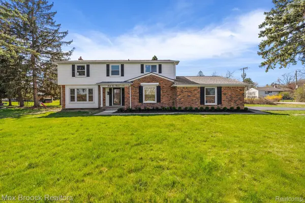 6212 BUXTON DR, West Bloomfield Charter Township, MI 48322