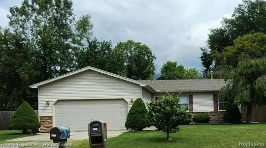 4692 Wildwood LN, Kimball Township, MI 48074
