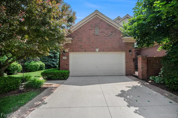 171 Harrington DR, Troy, MI 48098