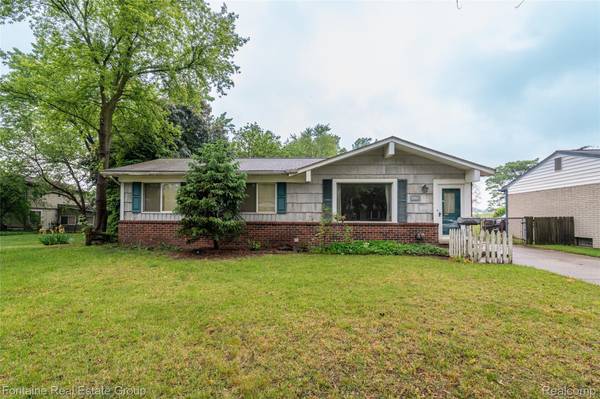 9437 Tavistock DR, Plymouth, MI 48170