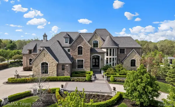 49350 Chianti DR, Novi, MI 48167