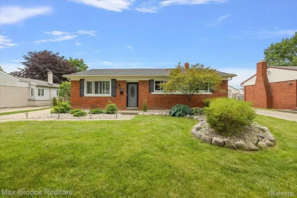 14385 Blue Skies ST, Livonia, MI 48154