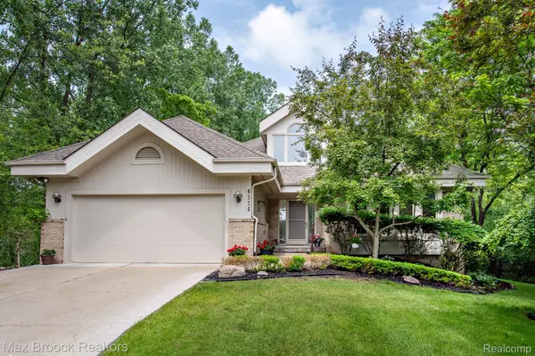 6524 Pleasant Lake CT, West Bloomfield Charter Township, MI 48322