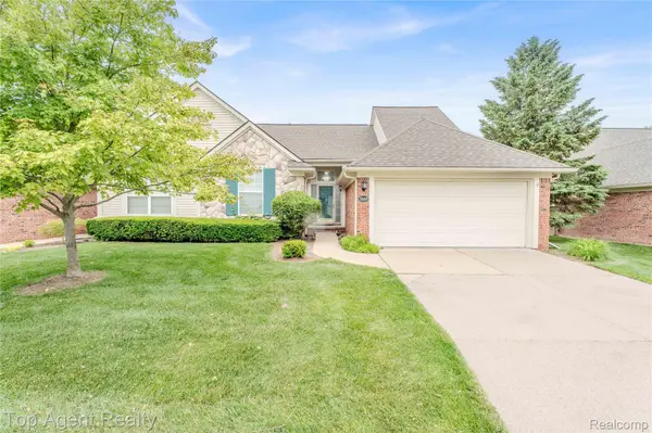 5669 Woodview DR, Sterling Heights, MI 48314