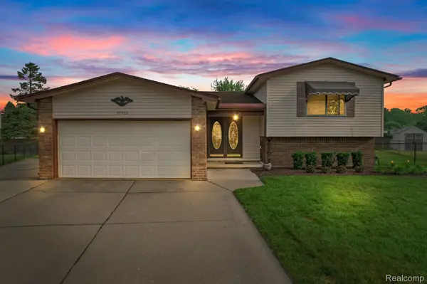 39502 Salvatore DR, Sterling Heights, MI 48313
