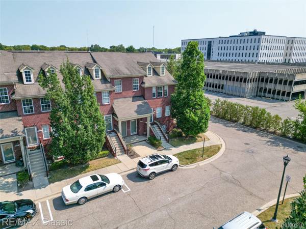 23208 Cornerstone Village DR, Southfield, MI 48075