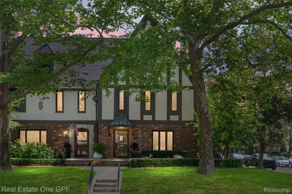 542 Cadieux RD,  Grosse Pointe,  MI 48230
