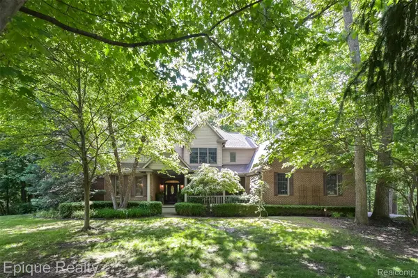 3376 Oak Park DR, Saline, MI 48176