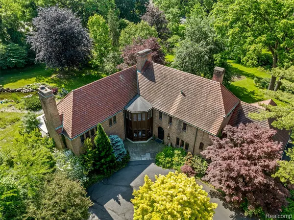 460 Goodhue RD, Bloomfield Hills, MI 48304