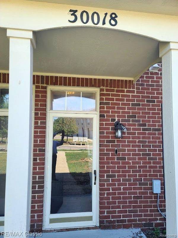 30018 HERITAGE Pkwy #38, Warren, MI 48092