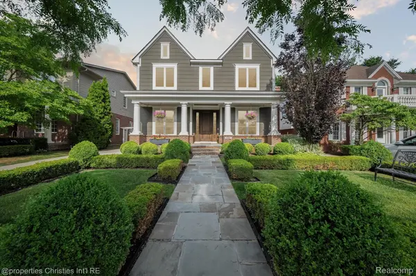 1387 Pierce ST, Birmingham, MI 48009