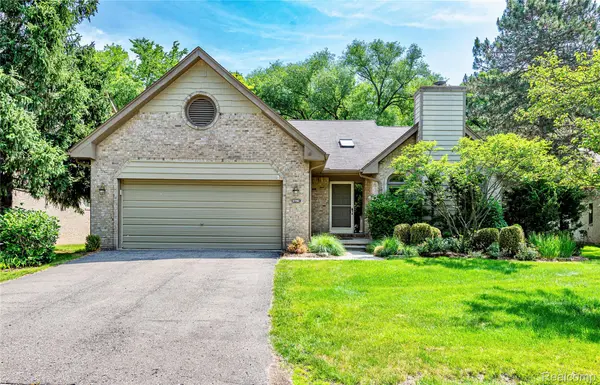 6760 Oyster CV, West Bloomfield Charter Township, MI 48323