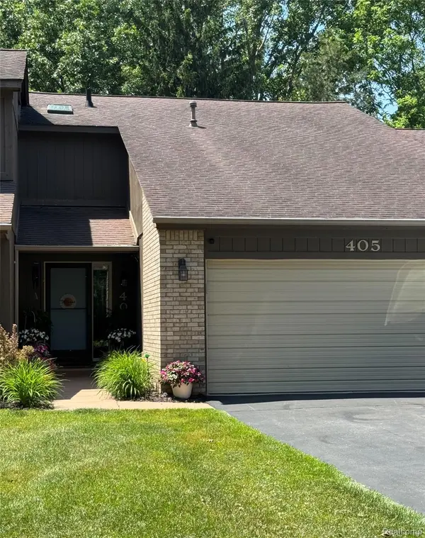 405 Woodstone RD, Waterford Charter Township, MI 48327