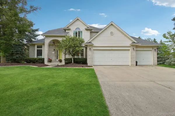 21898 Aspen CT, Farmington Hills, MI 48335
