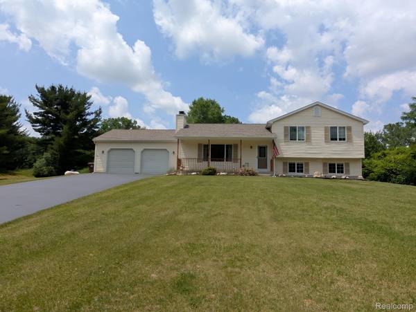 4005 Indian Camp TRL, Howell, MI 48855