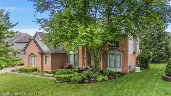 2116 Mapleridge RD, Rochester Hills, MI 48309