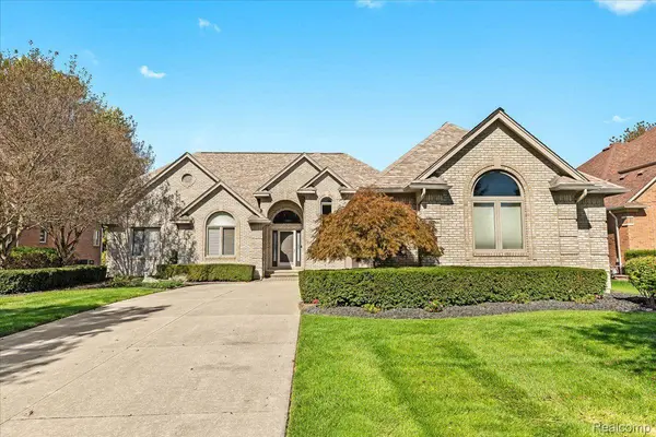 57563 Stonebriar DR, Washington Township, MI 48094