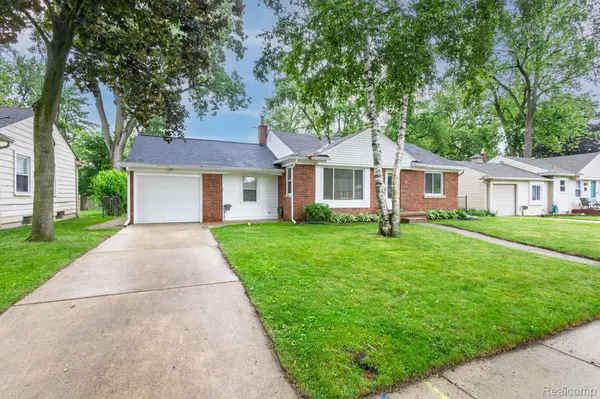 23060 Lilac ST, Farmington, MI 48336
