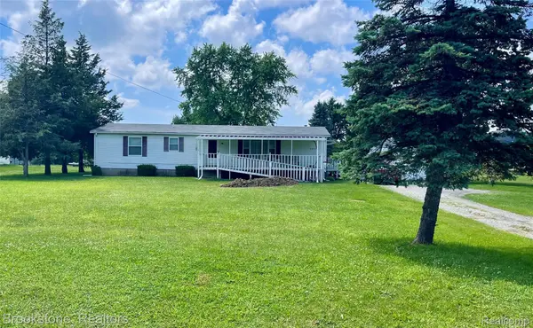 5022 Belsay RD, Grand Blanc, MI 48439