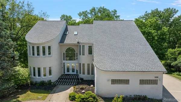 6358 Golden LN, West Bloomfield Charter Township, MI 48322
