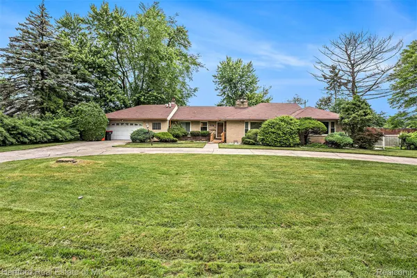 19100 Coral Gables ST, Southfield, MI 48076