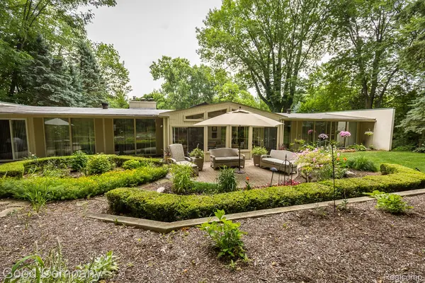 3788 Crestlake DR, Bloomfield Hills, MI 48304